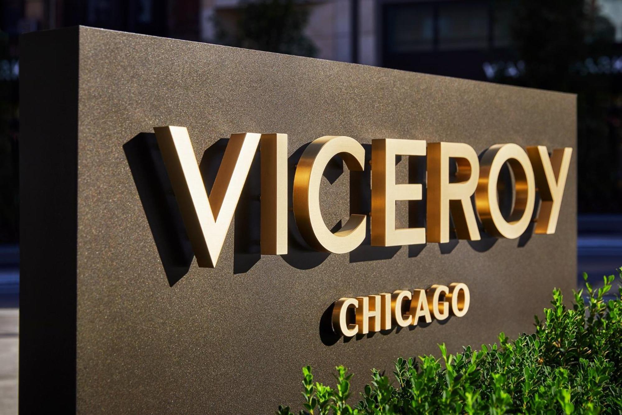 Viceroy Chicago Hotel Exterior photo